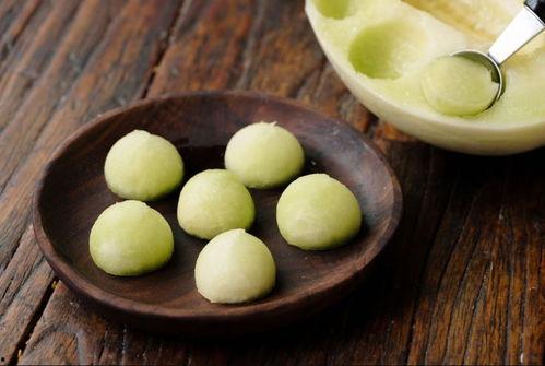 扒皮吃的蜜瓜,尽享甜蜜滋味